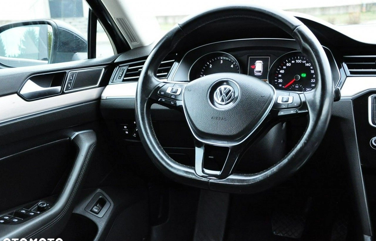 Volkswagen Passat cena 59900 przebieg: 269000, rok produkcji 2014 z Wojcieszów małe 781